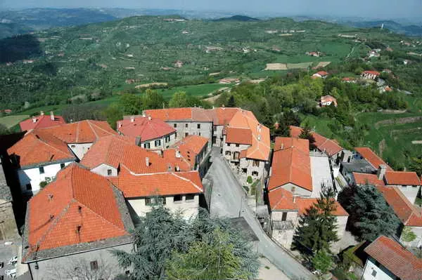 Il centro storico e le archittetture della Langa Astigiana